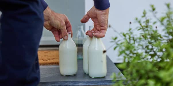 Why Choosing Refillable Glass Bottles Matters More Than Ever