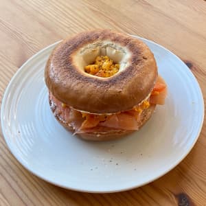 Perfect Scrambled Egg and Smoked Salmon Bagel