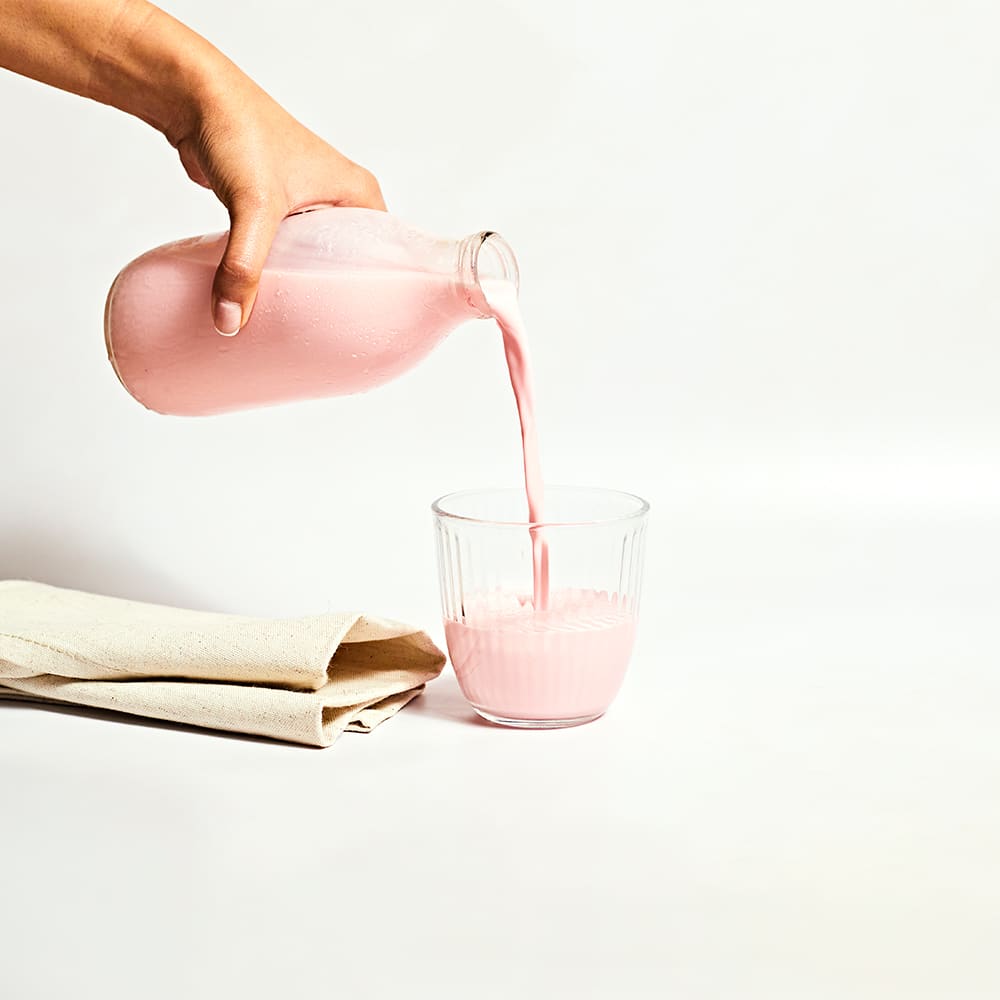 Derby Hill Dairy Strawberry Milk in Glass, 568ml, 1pt