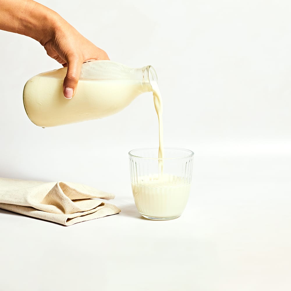 Derby Hill Dairy Banana Milk in Glass, 568ml/ 1pt