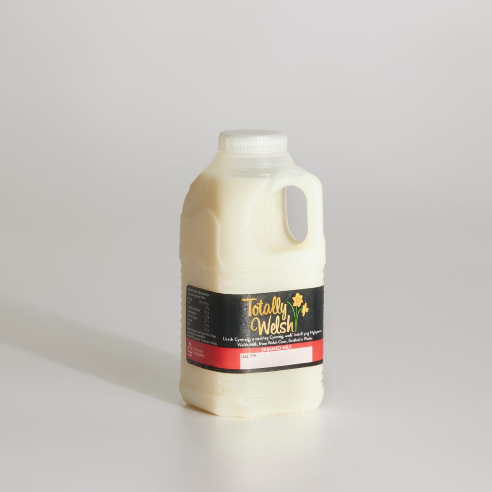 Totally Welsh Skimmed Milk, 568ml, 1pt