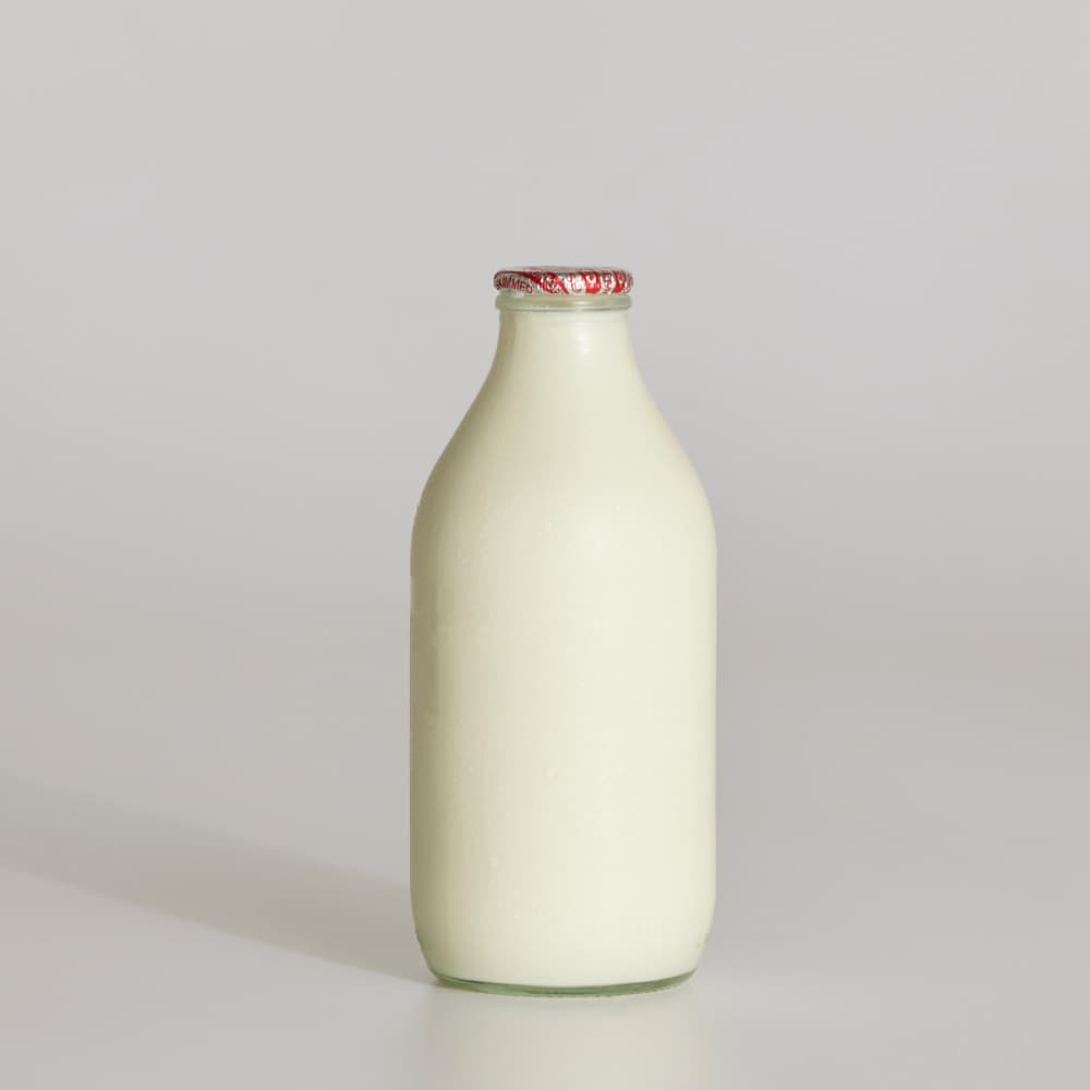Totally Welsh Semi Skimmed Milk in Glass, 568ml, 1pt