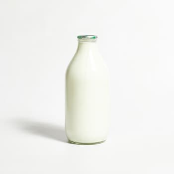 Milk & More Fresh Organic Homogenised Whole Milk in Glass, 568ml, 1pt