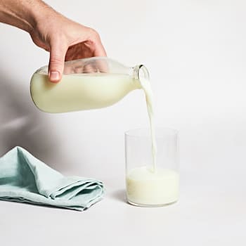 Milk & More Fresh Organic Semi Skimmed Milk in Glass, 568ml, 1pt