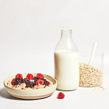 Milk & More Fresh Organic Skimmed Milk in Glass, 568ml, 1pt