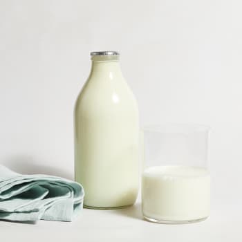 Milk & More Fresh Whole Milk in Glass, 568ml, 1pt