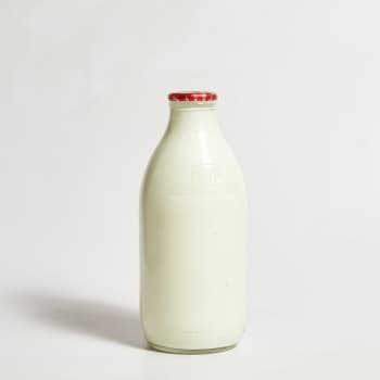 Milk & More Fresh Homogenised Whole Milk in Glass, 568ml, 1pt