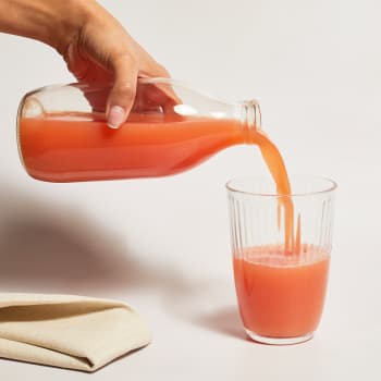 Milk & More Grapefruit Juice in Glass, 568ml, 1pt