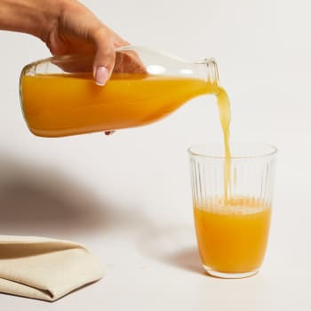 Milk & More Tropical Juice in Glass, 568ml, 1pt