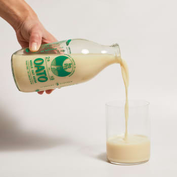 Oato Fresh Oat Drink in Glass, 568ml, 1pt