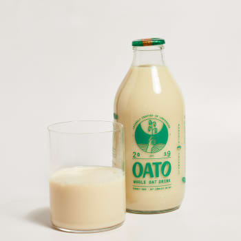 Oato Fresh Oat Drink in Glass, 568ml, 1pt