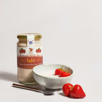 Brown Cow Organics Strawberry Kefir Fermented Yoghurt in Glass, 450g