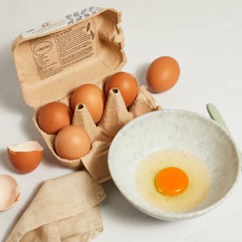 Roamin' Free Medium Free Range Eggs, 6 Pack