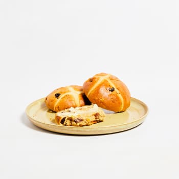 The Artisan Bakery Hot Cross Buns, 4 x 80g