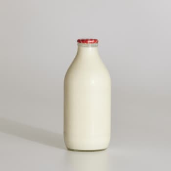 Totally Welsh Homogenised Whole Milk in Glass, 568ml, 1pt