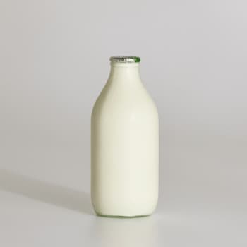 Totally Welsh Organic Whole Milk in Glass, 568ml, 1pt