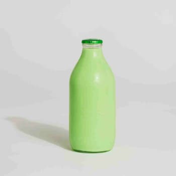 Derby Hill Dairy Pistachio & White Chocolate Milkshake in Glass, 568ml, 1pt