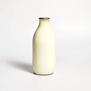 Channel Island Gold Foil Fresh Unhomogenised Milk in Glass, 568ml, 1pt