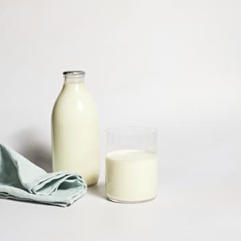 Milk & More Unhomogenised Whole Milk in Glass, 568ml, 1pt