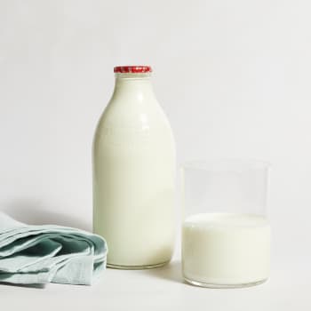 Milk & More Fresh Homogenised Whole Milk in Glass, 568ml, 1pt