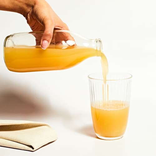 M&M Apple Juice in Glass, 568ml, 1pt