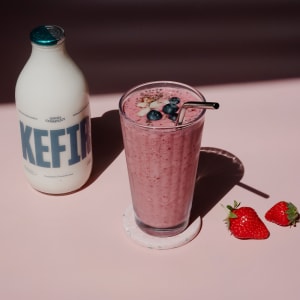 Fruity Kefir Breakfast Shake With Oats, Chia Seeds and Quinoa