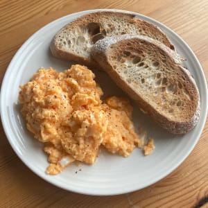 How To Make Scrambled Eggs in the Microwave 