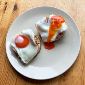 Fried Egg and Bacon Crumpets Recipe
