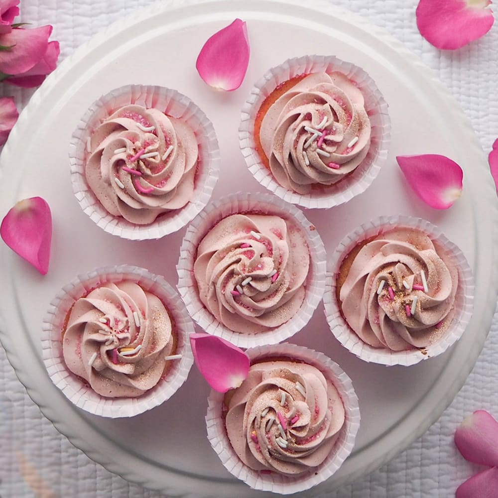 Sweet & Romantic Valentine’s Day Cupcakes Recipe | Milk & More