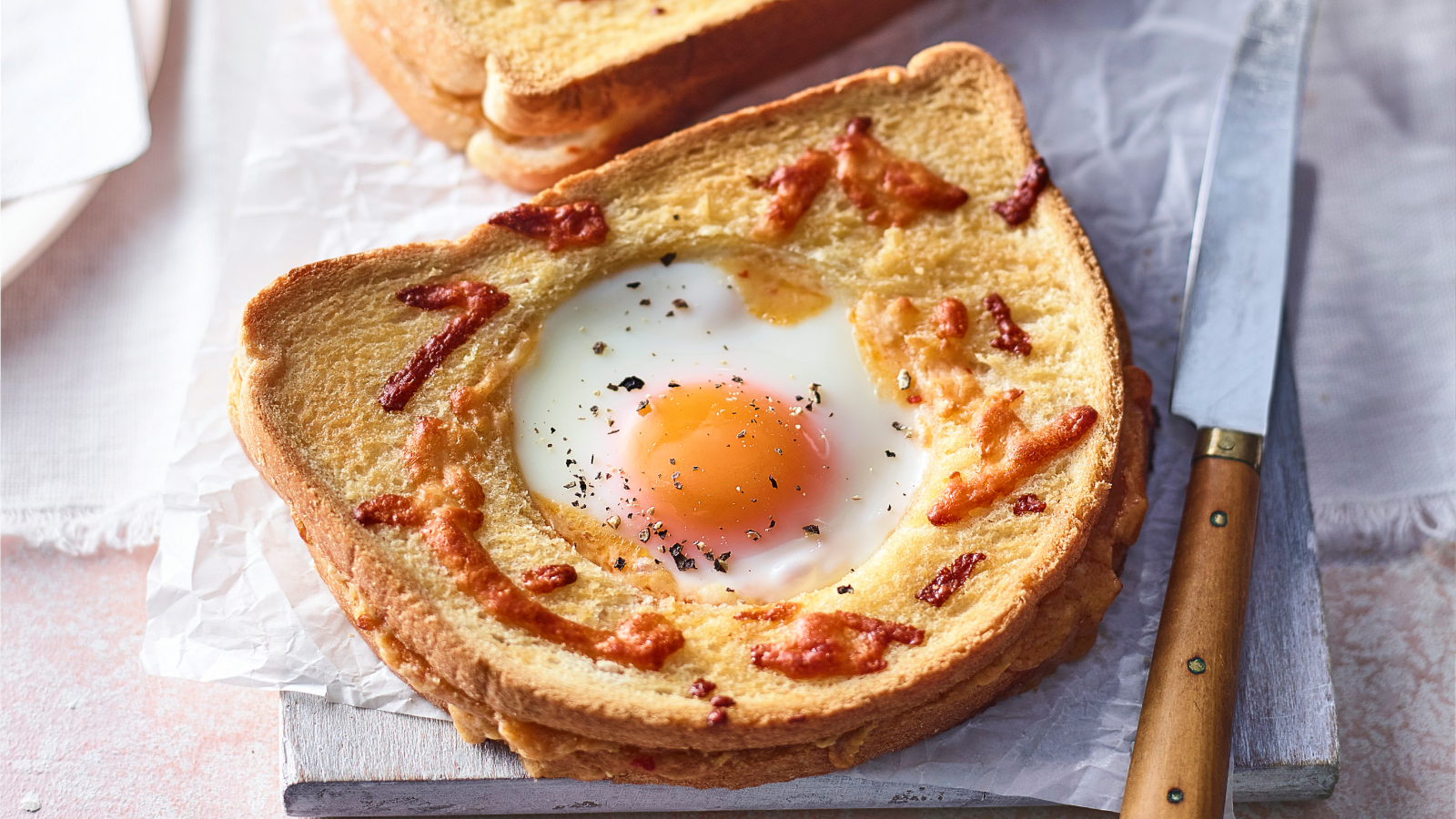 egg on toast breakfast