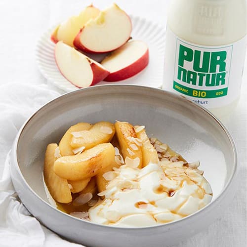 Natural Yoghurt with Apples and Agave Syrup 